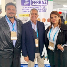 Da República Dominicana acompanhado de nossa representante no país, Natalia Inoa, o Sr. Diogenes Castellanos da Nupresa, na foto também com Alex Cruz da Ferraz.